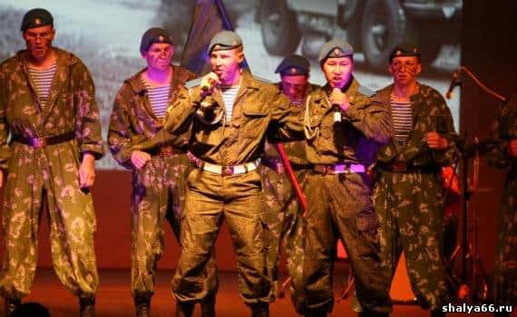 Жителям Шали подарили патриотические песни