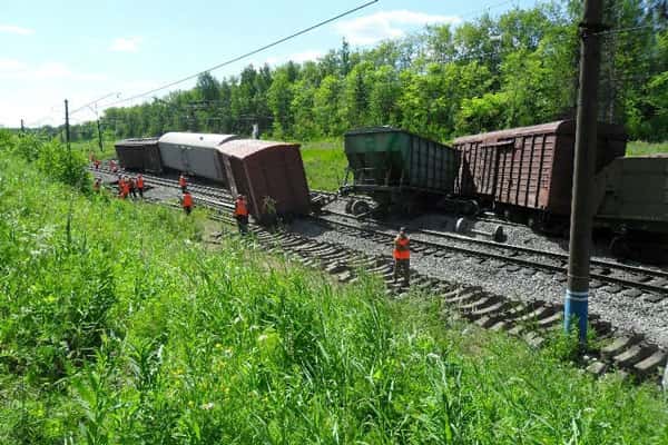 Под Пермью поезд пошел под откос