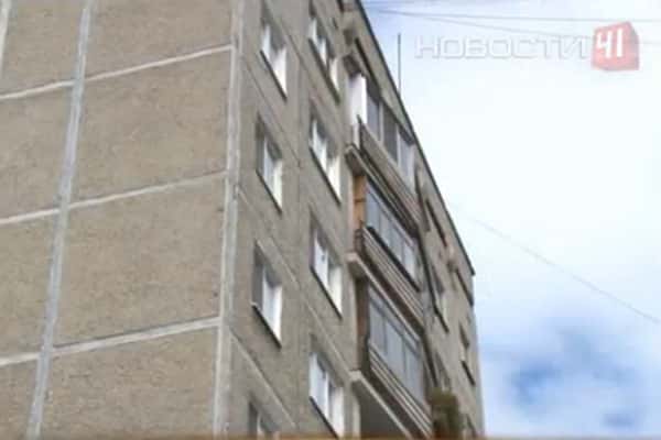 Что же все-таки случилось? В Первоуральске жителей дома эвакуировали поздним вечером