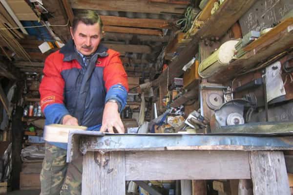 Шофер стал жестянщиком. Житель Шалинского района трудится для окрестных церквей — купола чинит