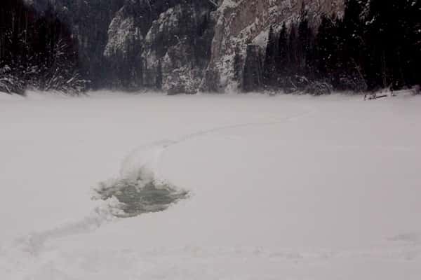 Тепло стало… Работники природного парка «Река Чусовая» предупреждают о наледи!