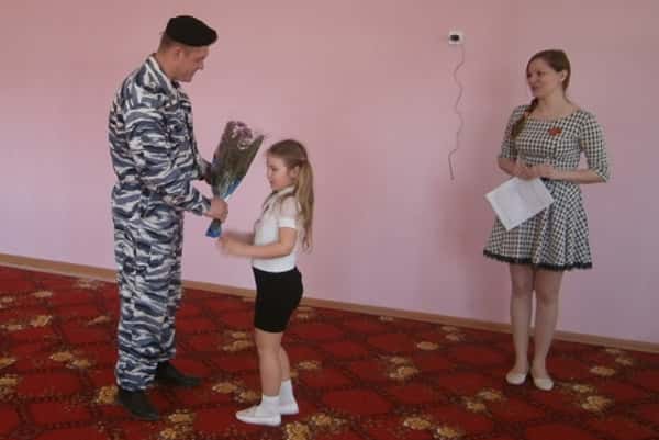 В преддверии Дня Победы шалинские полицейские провели с дошкольниками «урок мужества»