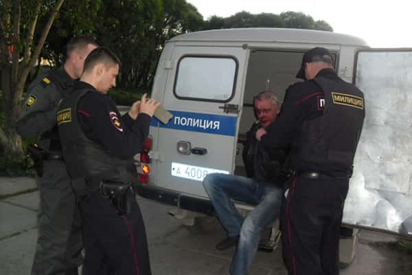 В Первоуральске мужчина открыл стрельбу на берегу городского пруда