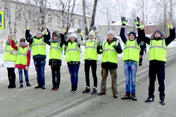 С призывом «Засветись!» обратились учащиеся Шалинской школы совместно с сотрудниками ГИБДД к населению