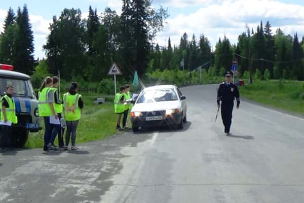 Сотрудники полиции в Шалинском районе провели акцию «Внимание, железнодорожный переезд»