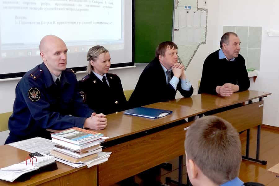 Полиция, ГУФСИН, судья и юрист провели в Шалинской школе профилактическое мероприятие