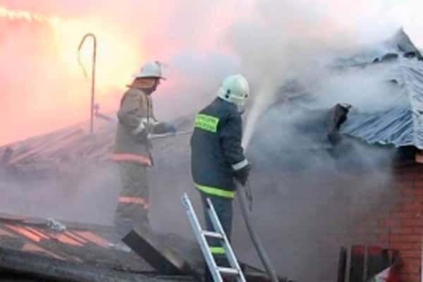 Утром под Шалей сгорел частный жилой дом и баня