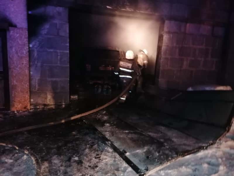 Накануне под Шалей сгорел жилой дом и хозпостройки