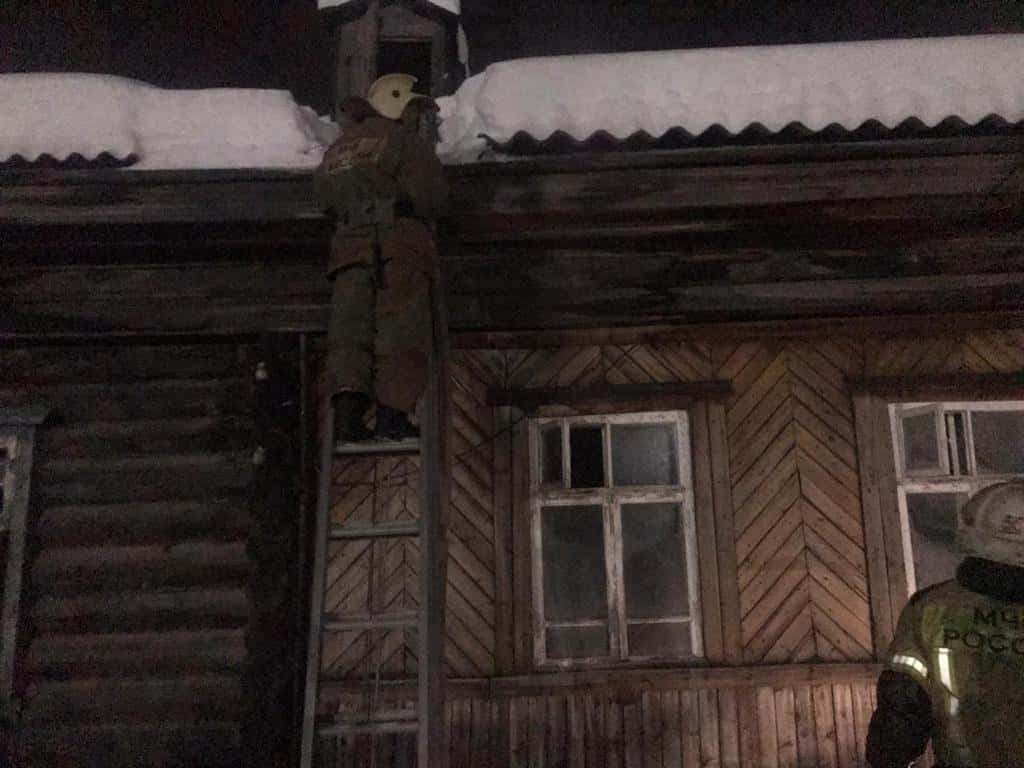 Накануне в селе под Шалей горела крыша жилого дома