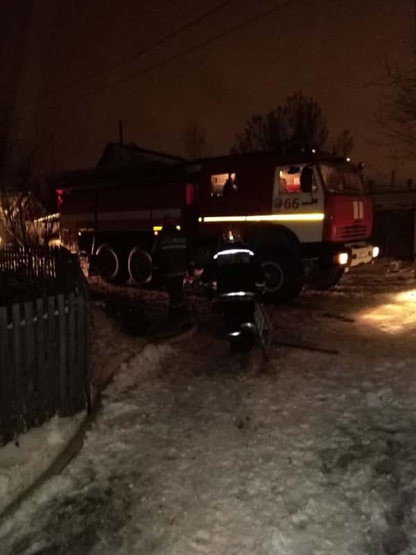 Накануне в Староуткинске в жилом доме случился пожар. Огнеборцы спасли одного человека