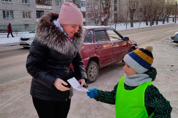ГИБДД настоятельно рекомендует взрослым обеспечить максимальную безопасность детей на дороге