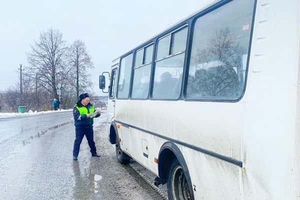 Шале и Староуткинске инспекторы ГИБДД проверят пассажирский транспорт