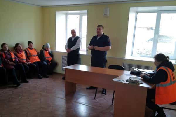 В Шале сотрудники полиции в целях профилактики мошенничества проводят встречи с трудовыми коллективами