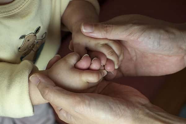 Профессиональные услуги няни на дому – забота и развитие вашего ребёнка