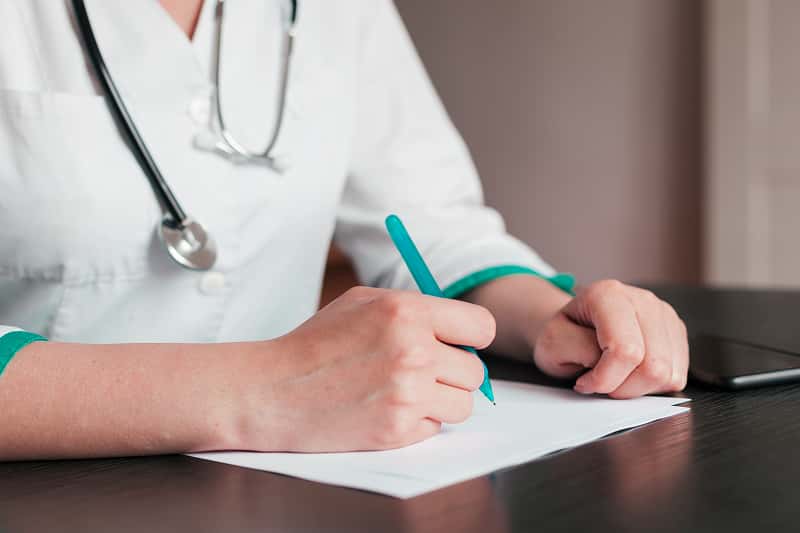 Молодые врачи вернулись в Шалю — как изменилась поддержка медиков в Свердловской области