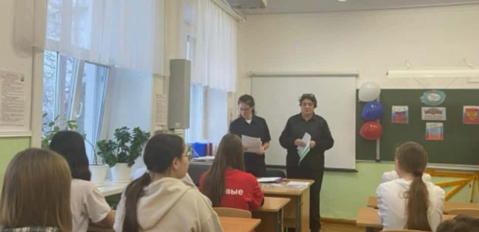 От комендантского часа до противодействия экстремизму: полиция Шали провела урок правовой грамотности для школьников