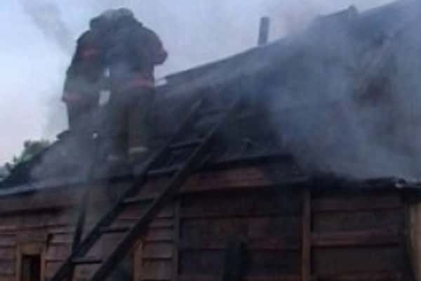Сегодня под Шалей горели хозяйственные постойки