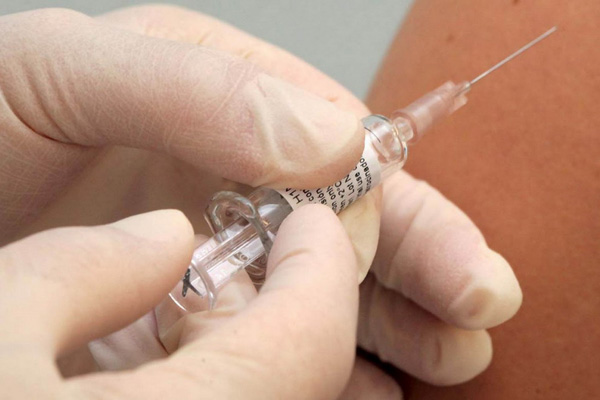 Холодно. Пора ставить инъекцию от гриппа. Шалинцев, входящих в группу риска, привьют бесплатно