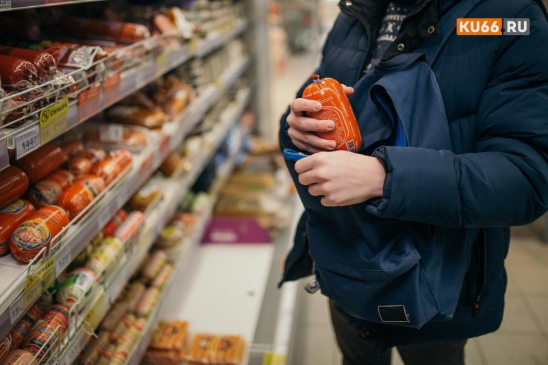 В Екатеринбурге задержали вора, укравшего товара на 5 тысяч | Полиция Екатеринбурга задержала подозреваемого в краже продуктов на Луначарского