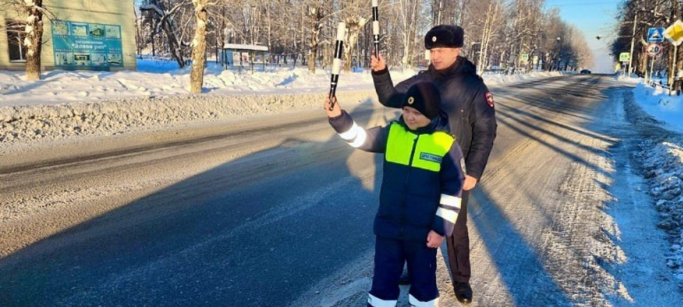 «Будем рады видеть в наших рядах»: свердловские гаишники три года помогают школьнику из поселка Илим осуществить мечту | Свердловские гаишники три года помогают школьнику осуществить мечту стать инспектором