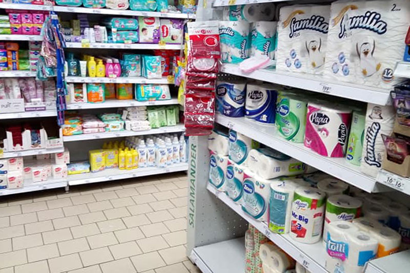 Туалетная бумага и крупы с полок магазинов в Шале никуда не делись: уральские журналисты запустили флешмоб «Япротивпаники»