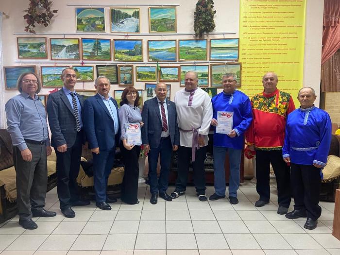 Дума Шалинского округа наградила местных активистов за профессионализм и труд | Почетные грамоты получили активисты культуры в Сылве