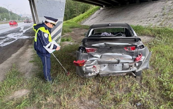 Массовое ДТП на Пермском тракте: пять автомобилей столкнулись на трассе | Под Екатеринбургом произошло массовое ДТП с участием пяти автомобилей Массовое ДТП на Пермском тракте: пять автомобилей столкнулись на трассе | Под Екатеринбургом произошло массовое ДТП с участием пяти автомобилей