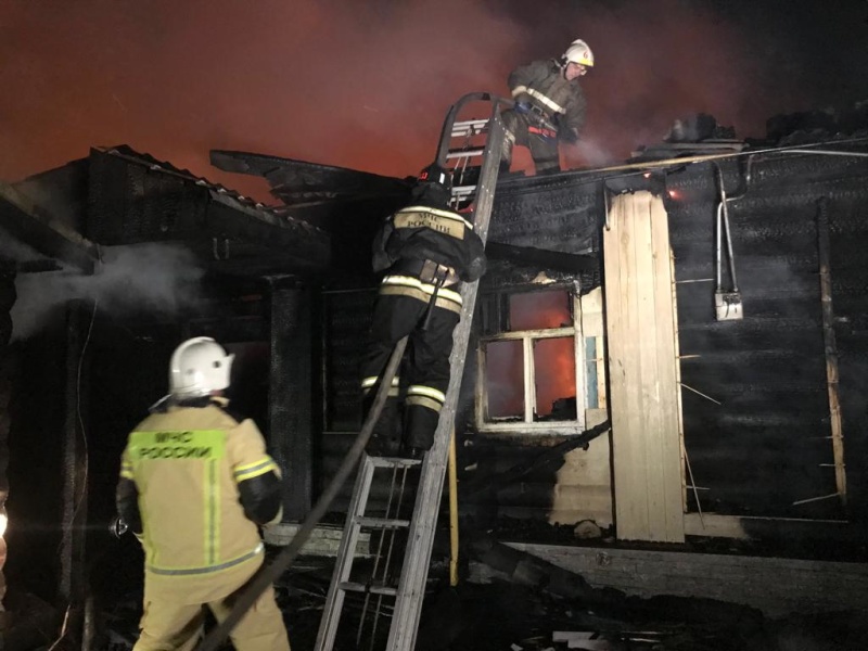 Ночью под Шалей сгорел частный жилой дом на две семьи