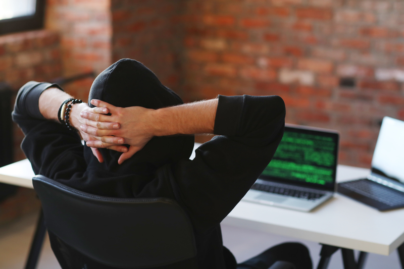 Мошенники выманили у жителей Шали почти миллион рублей за неделю | Аферисты похитили у шалинцев более 900 тысяч рублей Мошенники выманили у жителей Шали почти миллион рублей за неделю | Аферисты похитили у шалинцев более 900 тысяч рублей