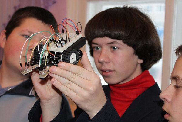 В Шале провели мастер-класс … роботы В Шале провели мастер-класс … роботы