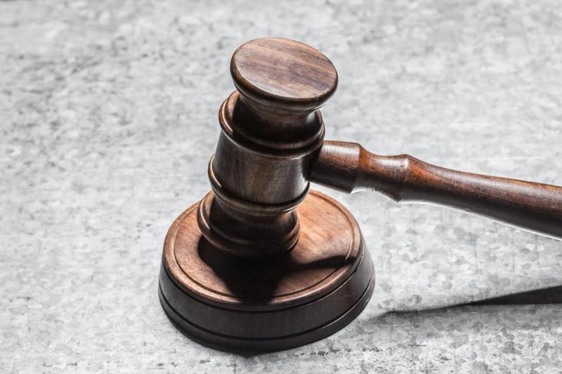 Избиение врача скорой в Екатеринбурге — пьяная девушка ударила фельдшера ногой по голове | В Екатеринбурге осудят девушку за избиение фельдшера скорой помощи