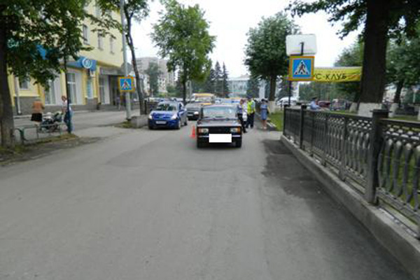 Лихачество в Первоуральске: сбитый ребенок и сломанная рука Лихачество в Первоуральске: сбитый ребенок и сломанная рука