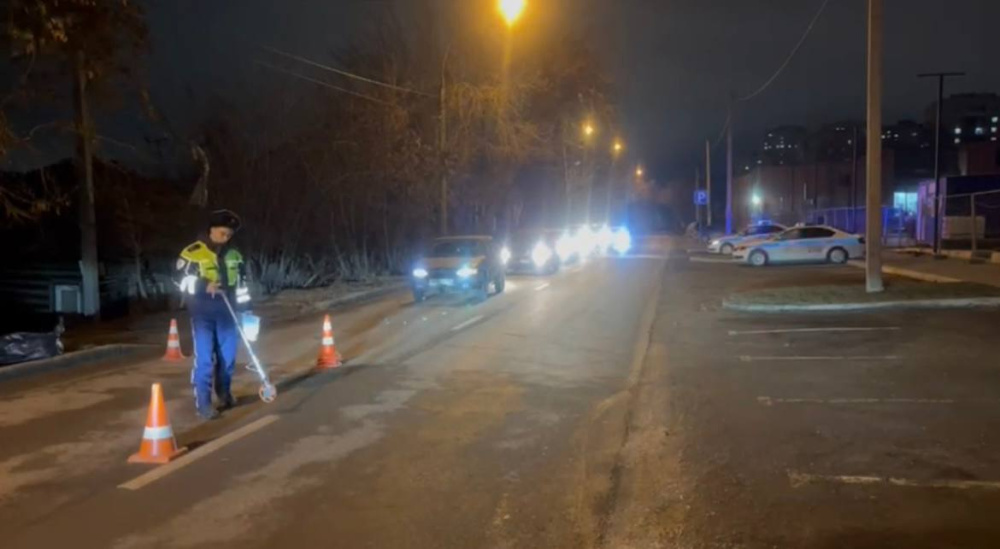 ДТП с участием девочки 12 лет произошло в Екатеринбурге — ГИБДД выясняет обстоятельства | В Екатеринбурге автомобиль сбил 12-летнюю нарушительницу ПДД 